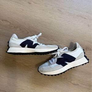 New Balance 327 Women’s shoes SIZE 7.5